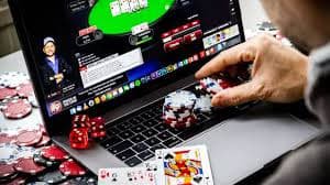 Đội ngũ hỗ trợ khách hàng f8bef luôn sẵn sàng giải đáp thắc mắc bằng tiếng Việt